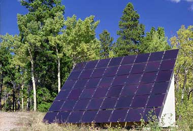 Photovoltaik-Inselanlage (Bild: NREL)