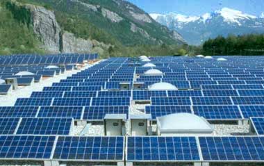 Photovoltaikanlage auf Büro- und Lagergebäude Gasser mit 90 kWp (Bild: SSES)